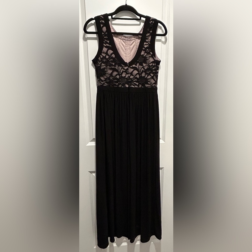 R&M Richards Black Lace Evening Dress – Size 10 Petite – Formal / Wedding Guest - Picture 4 of 5
